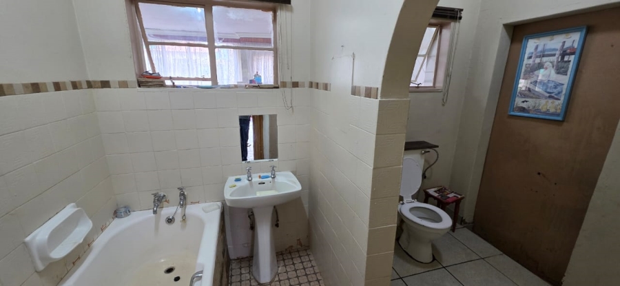 5 Bedroom Property for Sale in Elandia North West